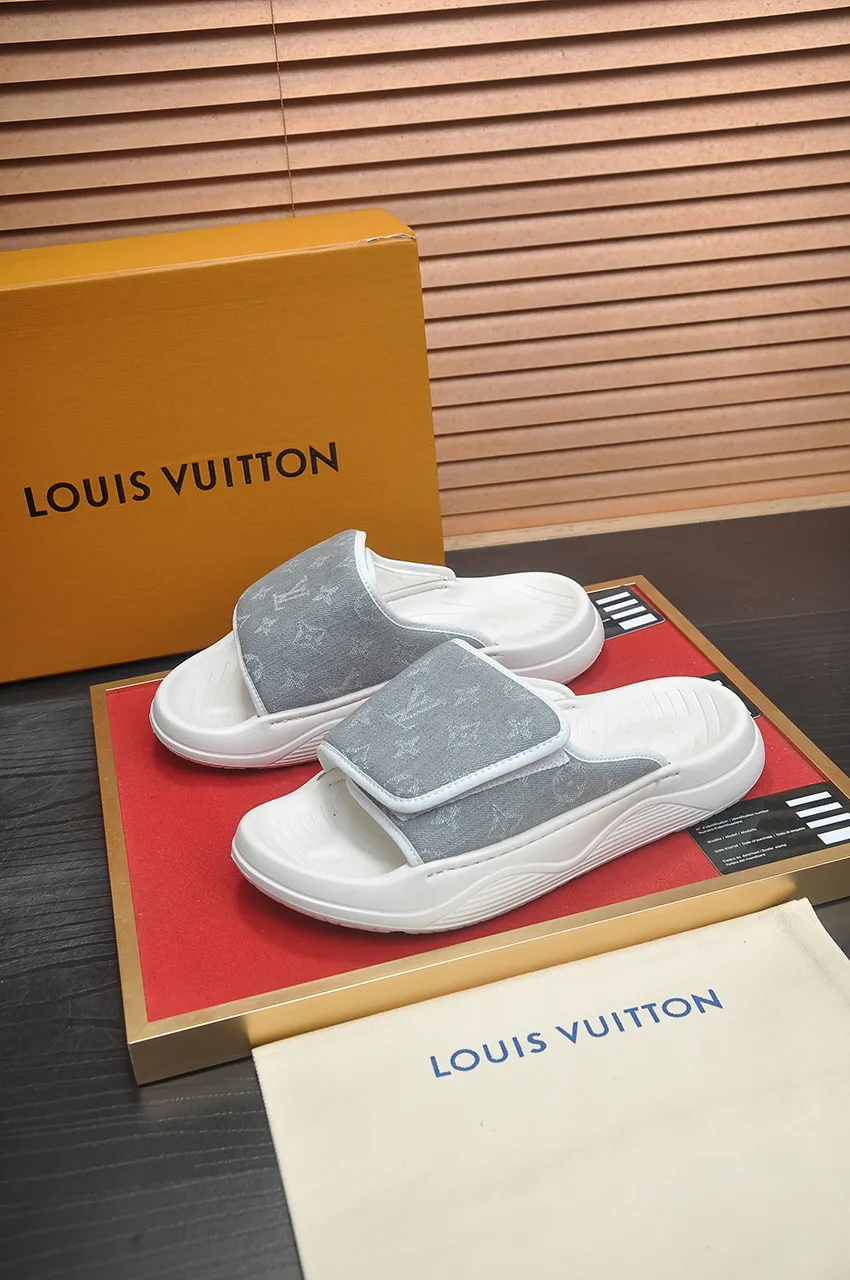 Men's men's shoes 💰340💶 [Louis Vuitton LV slippers] (high-end cowhide) counter 1:1 fashion style, a must-have for summer! The designer used LV’s iconic outsole. The original simple slippers instantly become fashionable! The upper is made of flexible special cowhide leather straps alternately, and the workmanship is exquisite! A must-have for stylish men in summer, size 38-45 (45 customized)